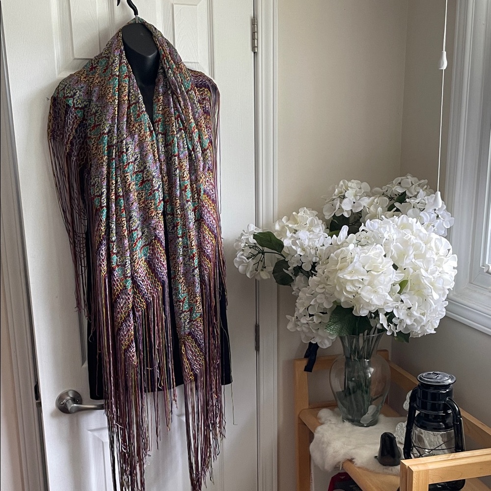 Stunning Piano Shawl!!! Wow. ☺️ Fringe and Colour and Fringe Oh My! Large Square - Picture 11 of 16